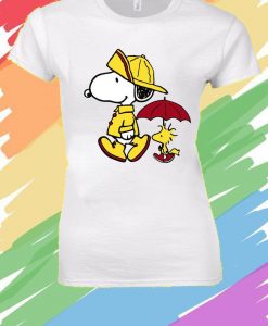 Snoopy and Woodstock walking under rain funny cute T-shirt