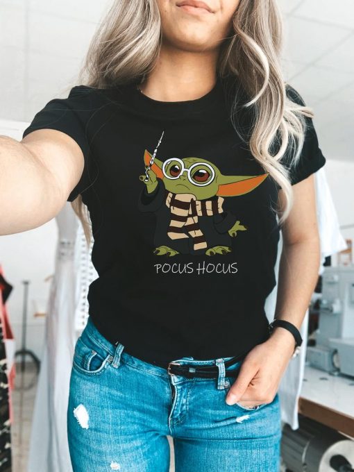 Pocus Hocus Baby Yoda' Graphic T-Shirt
