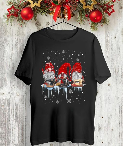 Sewing gnomes three quilting gnomies T-shirt